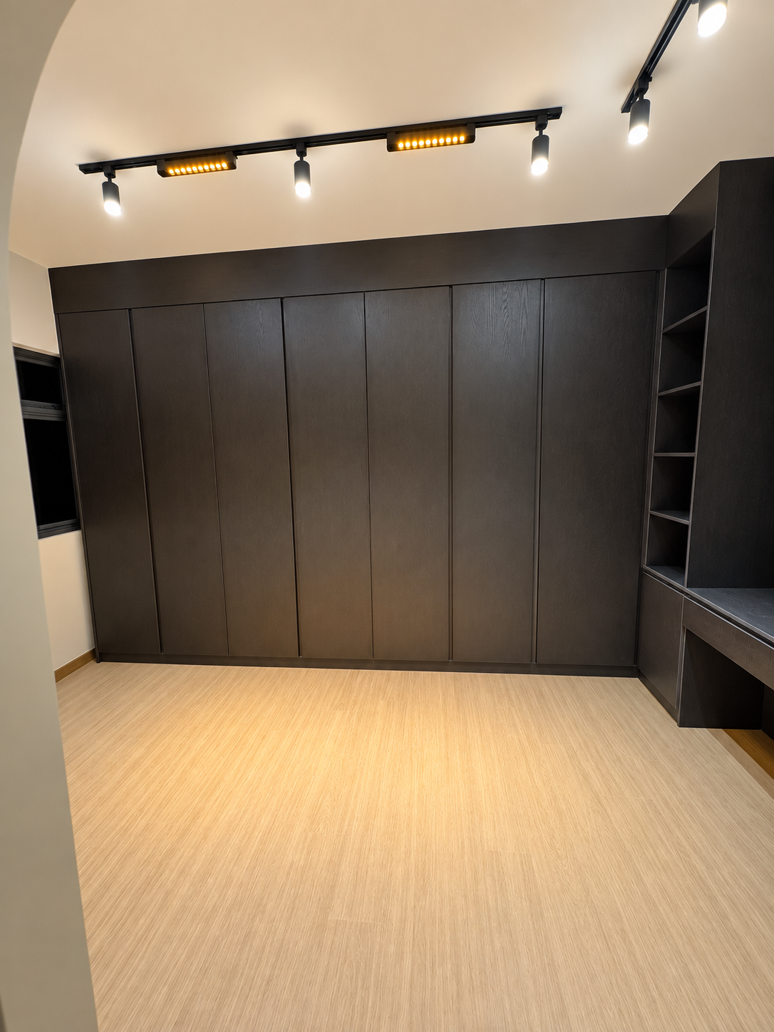 Bedroom & Wardrobe