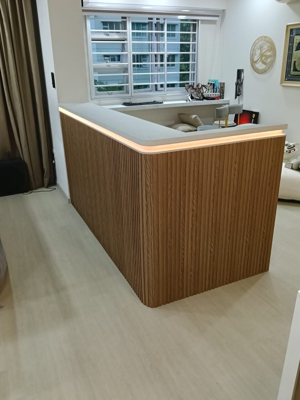 Fluted-oak peninsula counter in Woodlands