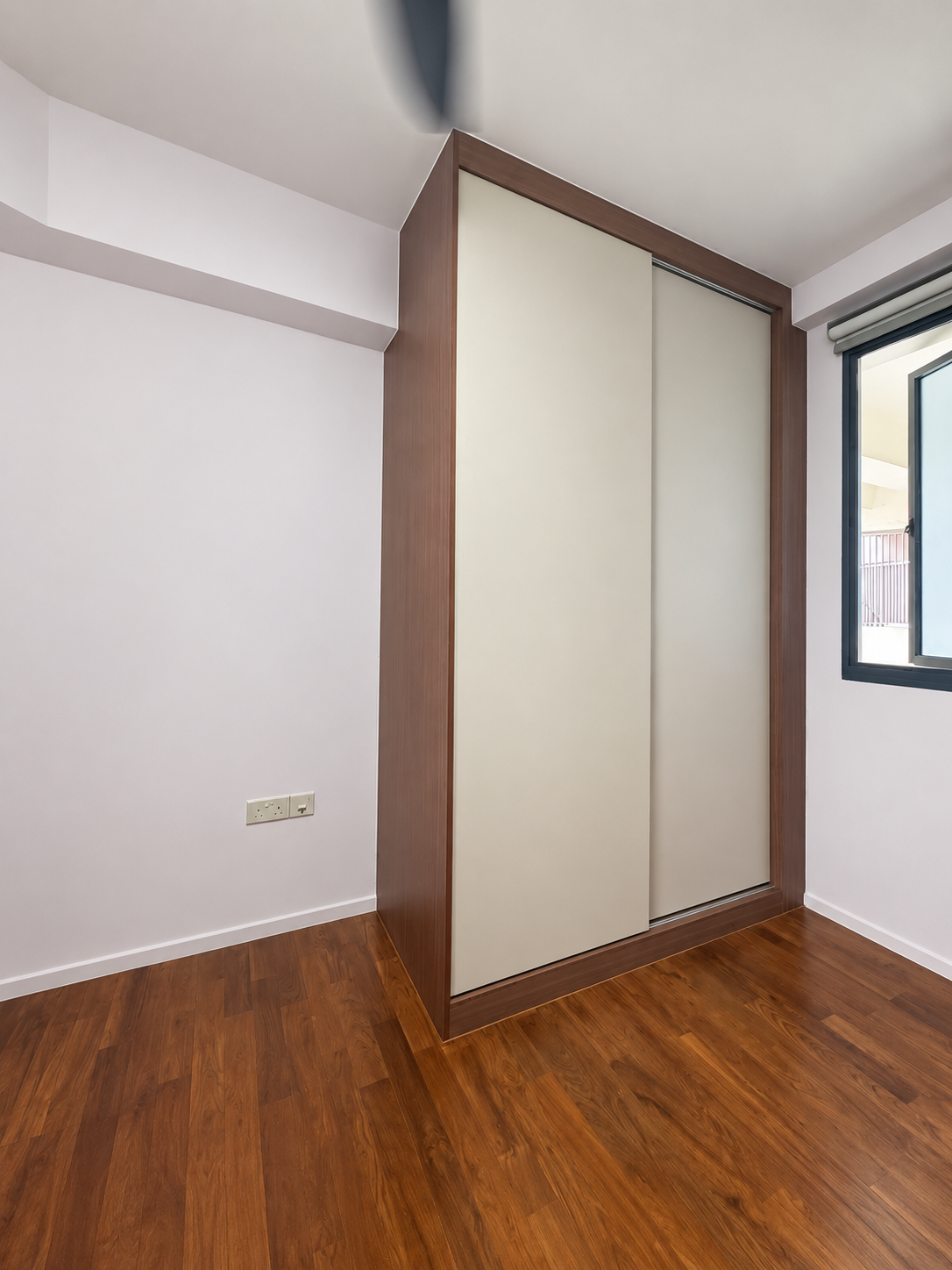 Wardrobe & Shelf